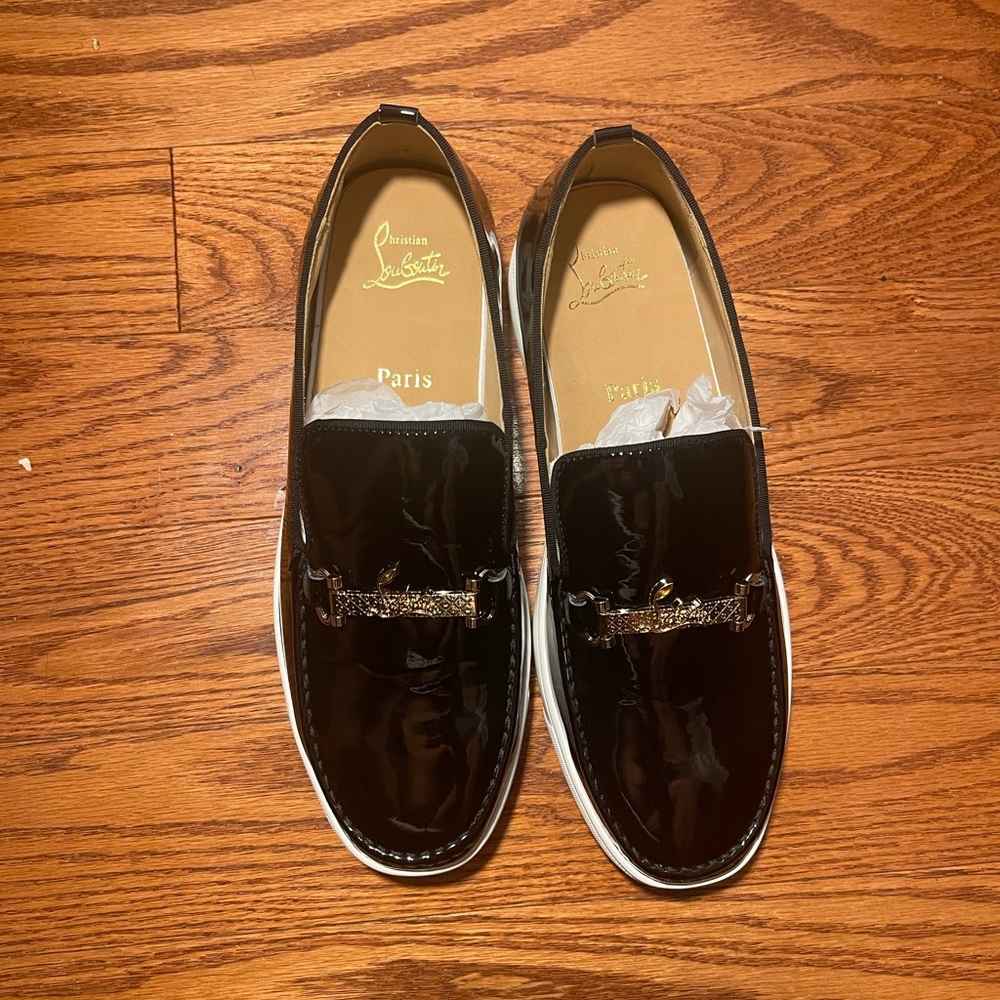 Size 11 women although I would like to think this shoe is unisex